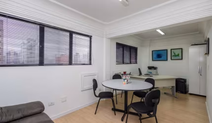 Sala comercial no Centro de Curitiba, PR