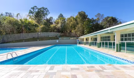 Apartamento todo reformado e decorado em condomínio Clube!