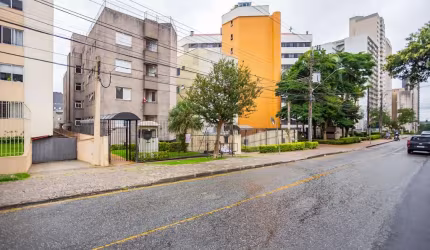 Apto com suíte, closet e vaga coberta em excelente localização!