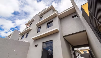 Sobrado novo em condomínio com Ático no Uberaba com suíte