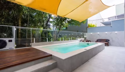 Casa de alto padrão em condomínio, aceita permuta!