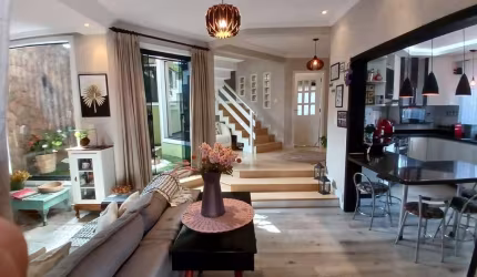 CASA 3 QUARTOS CAPÃO RASO PRÓXIMO AVENIDA BRASILIA