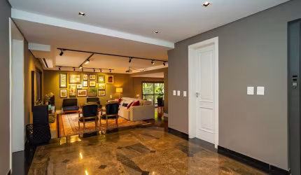 Luxuoso Apartamento em frente ao Clube Curitibano no coração do Água Verde.