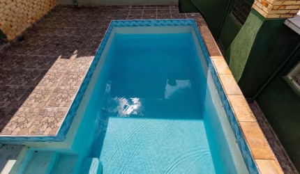 Sobrado Condomínio Orleans com Piscina!