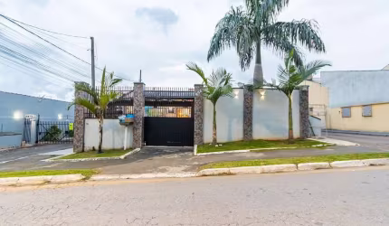 Casa Térrea com Piscina e Edícula – 3 Quartos com Planejados no Thomaz Coelho!