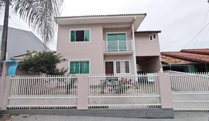 Casa para Venda em Palhoça, Madri, 4 dormitórios, 1 suíte, 3 banheiros, 3 vagas