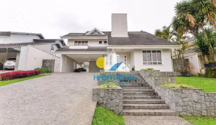 Casa em condominio no Pineville em Pinhais, 400 m², piscina, 4 vagas e quintal.