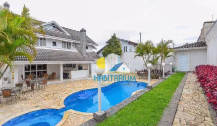 Casa em condominio no Pineville em Pinhais, 400 m², piscina, 4 vagas e quintal.