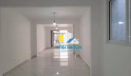 Casa em Cond. fechado, 2 vagas, 2 dorm, área gourmet e terraço no 2º piso