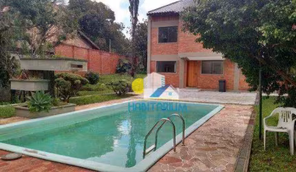 Casa 05 quartos sendo 02 suítes no Boa Vista/Santa Cândida em Curitiba