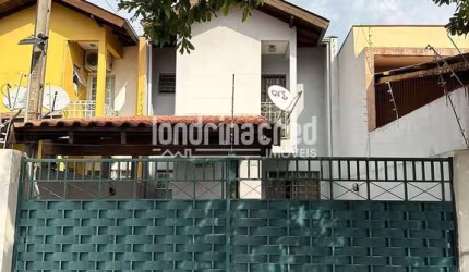 Linda casa com amplo espaço, contendo 03 quartos, sala, cozinha, banheiro e 02 vagas de garagem. Vi