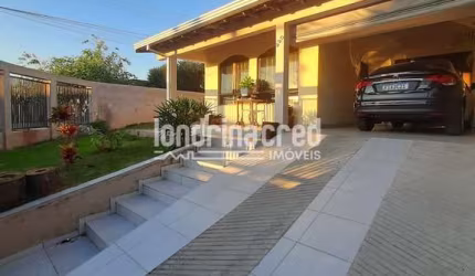 Linda Casa de Esquina no Interlagos – 4 Quartos (1 Suíte), 3 Banheiros, Salas Amplas, Cozinha, Lava