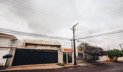Casa à venda 4 Quartos, 1 Suite, 2 Vagas, 500M², Lago Parque, Londrina - PR