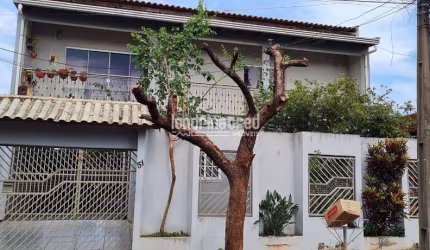 Casa à venda 3 Quartos, 2 Suites, 4 Vagas, 301M², Amália, Londrina - PR