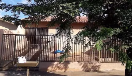 Casa à venda 2 Quartos, 1 Suite, 3 Vagas, 200M², Conjunto Vivi Xavier, Londrina - PR