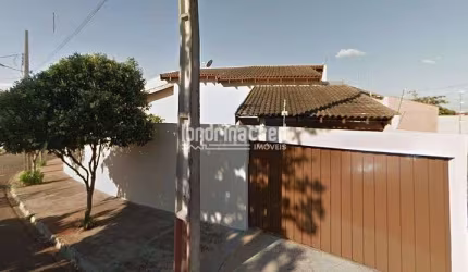 Casa à venda 2 Quartos, 2 Suites, 2 Vagas, 330M², Jardim Primavera, Londrina - PR