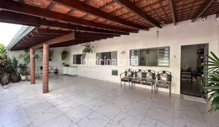 Casa à venda 3 Quartos, 1 Suite, 3 Vagas, 156M², Aragarça, Londrina - PR