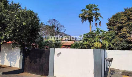 Chácara à venda em Jataizinho, Com um amplo terreno de 900 metros quadrados e 270 metros de área út