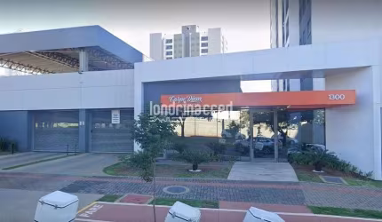 Apartamento no Ed. Carpe Diem.  Dormitórios: 02. Banheiros: 01. Sala. Cozinha. Vagas de garagem: 01