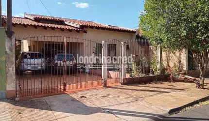 Casa Espaçosa no Alto da Boa Vista, Zona Norte: 4 Quartos (1 Suíte), Ampla Cozinha, Espaço nos Fund