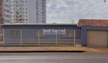 Casa térrea em ótimo estado, 3 quartos com armários, cozinha planejada, salas amplas, garagem cober