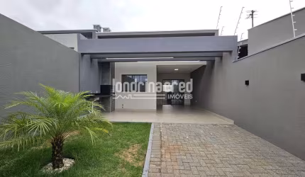 Casa com Área Gourmet Ampla, 2 Quartos (1 Suíte) e Excelente Localização a Apenas 3 Minutos do Cent