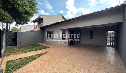 Casa na Região Leste de Londrina: 3 Quartos, 1 Suíte, Piso de Madeira, Edícula Completa com Churras
