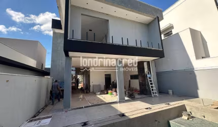 Casa de Alto Padrão em Condomínio na Região Leste de Londrina: 3 Suítes, Piscina Privativa, Carrega