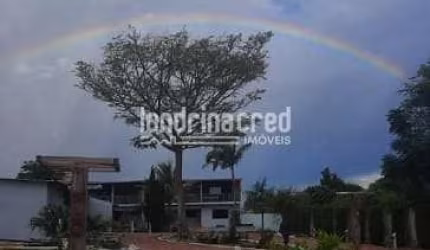 Chácara à venda em Arapongas, 2.501m²: casa com 2 quartos (1 suíte), salão com churrasqueira, pisci