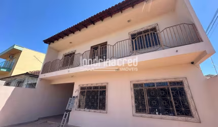Sobrado com 4 dormitórios, suíte, área gourmet e 4 vagas, a poucos minutos do centro de Londrina. C