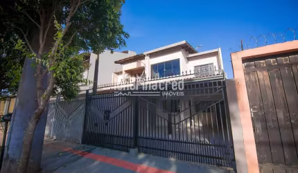 Excelente Sobrado Geminado à Venda na Parte Alta do Bairro: 4 Dormitórios, Espaço Gourmet, Suíte no