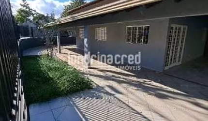 Casa de Esquina no Conjunto Alexandre Urbanas, Zona Leste de Londrina: 3 quartos, suíte, garagem pa