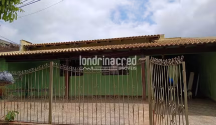 Ótima Casa na Zona Norte de Londrina: 4 Dormitórios, 2 Banheiros, 2 Vagas de Garagem e 250m² de Ter