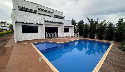 Casa com Vista Privilegiada para Represa no Condomínio: Sobrado de 265m², Piscina, Área Gourmet e 5