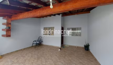 Casa à Venda na Zona Leste – 2 Quartos, Área Gourmet, Garagem Coberta e Ótima Localização! Perto de