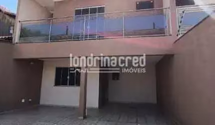 Sobrado à Venda no Jardim Santo Amaro – 3 Quartos (1 Suíte), 3 Banheiros, 2 Vagas e 130m² de Confor