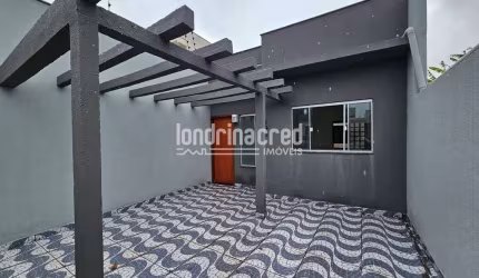 Casa geminada no Jardim Pequena Londres | 3 quartos (1 suíte), 2 banheiros, sala ampla, cozinha, 2