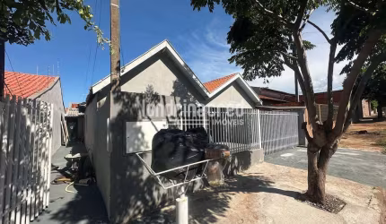 Oportunidade na Região Leste de Londrina: Duas Casas no Mesmo Terreno, 180m² de Construção em 250m²