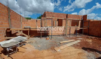 Casa à venda na Zona Leste de Londrina – 3 dormitórios (1 suíte), área gourmet, próxima à UTFPR. Te