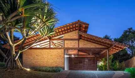 LINDA CASA NO CONDOMINIO IMPLA