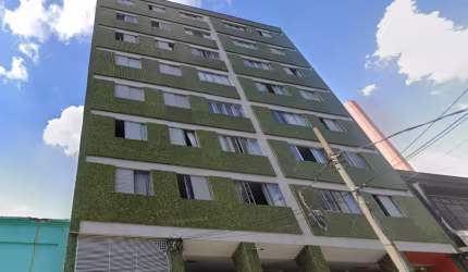 Apartamento com 102m2, 2 dormitórios e 1 quarto de empregada com banheiro, sala com 2 ambientes, 1 vaga, boa cozinha e área de serviço, em Perdizes, São Paulo, SP