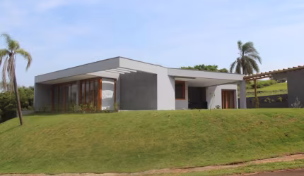 Luxo e Conforto: Casa em Pardinho - Condomínio Ninho Verde II