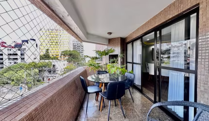 Lindo apartamento com 176m2 4 dormitórios Batel Curitiba