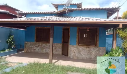 Bela Casa em Unamar com Quintal gramado à poucos metros da Rodovia.