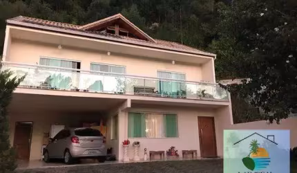 Linda Casa em Cônego dentro de Condomínio