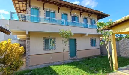 Belo Duplex espaçoso todo em Blindex com 3 Suítes em Unamar