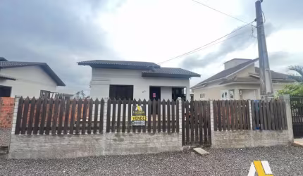 Terreno inteiro com casa pronta pra morar!