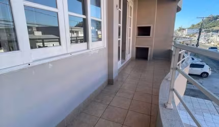 Apartamento com suíte e 2 vagas de garagem