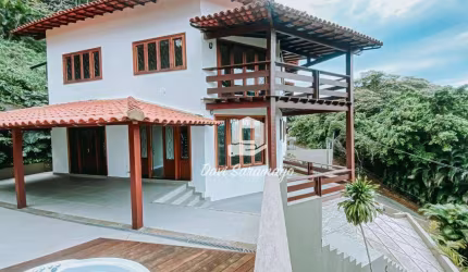 Casa com 4 Quartos Suítes à venda, 240 m²