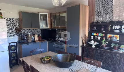 Casa com 5 dormitórios à venda, 200 m²